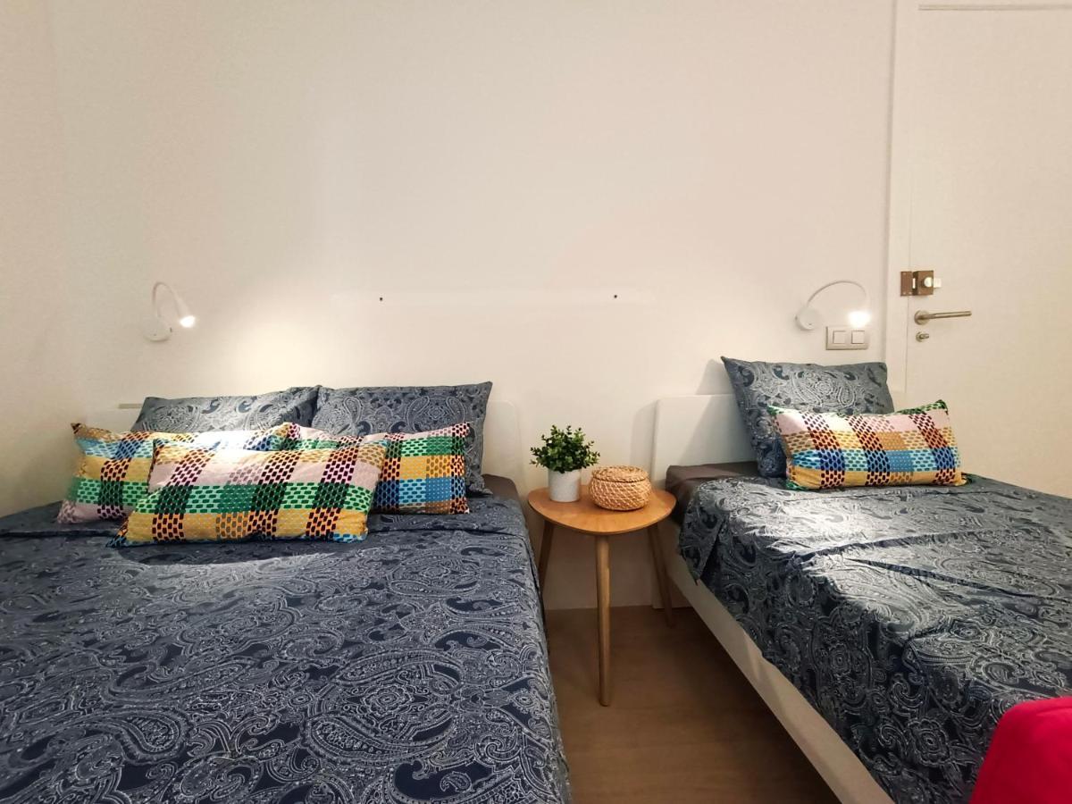 By Plaza Universidad Rooms バルセロナ エクステリア 写真